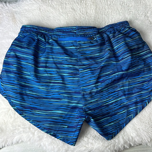 Nike equilibrium tempo shorts - Picture 2 of 7